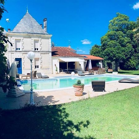 Les Roulottes De Dilou Cerise Otel Matha Dış mekan fotoğraf