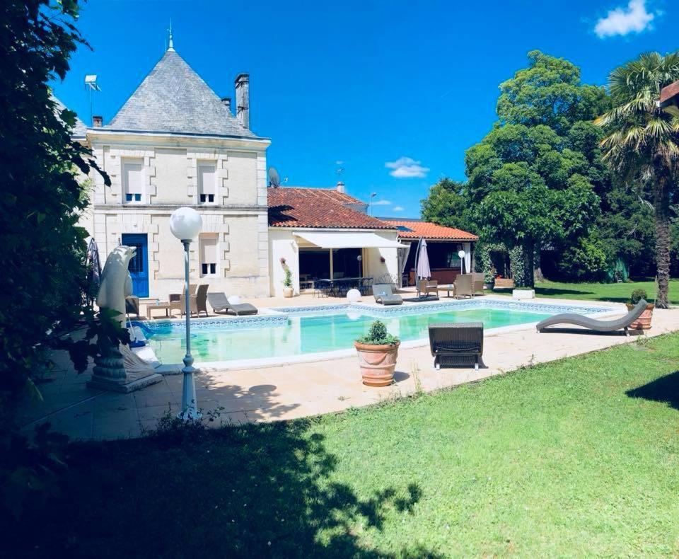 Les Roulottes De Dilou Cerise Otel Matha Dış mekan fotoğraf